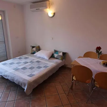 Malinska, Primorje-gorski Kotar 16 *